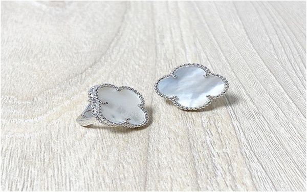 fashion four leaf clover stud earrings silver titanium stainless steel stud earrings for women jewelry with box with stamp 4008757, Golden;silver
fashion four leaf clover stud earrings silver titanium stainless steel stud earrings for women jewelry with box with stamp 4008757, Golden;silver