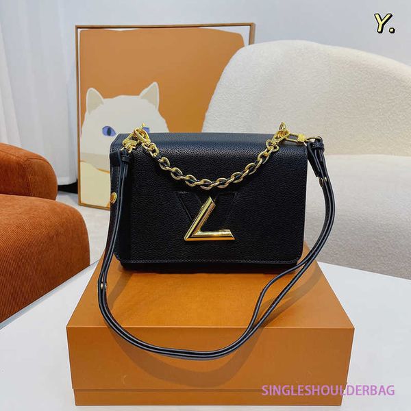 shoulder bags designer shoulder bag popular twist bags leather small square designers bag metal long chain v shaped buckle simple fashion ve
shoulder bags designer shoulder bag popular twist bags leather small square designers bag metal long chain v shaped buckle simple fashion ve