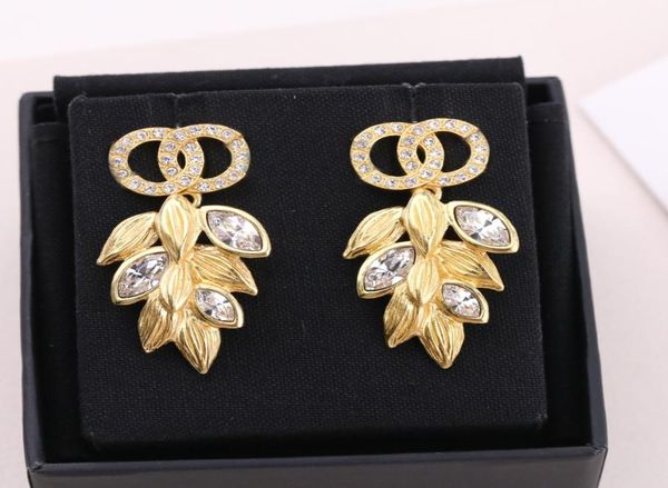 luxury brand designer stud earrings famous women crystal rhinestone pearl earrings wedding party jewelry3390799, Golden;silver
luxury brand designer stud earrings famous women crystal rhinestone pearl earrings wedding party jewelry3390799, Golden;silver