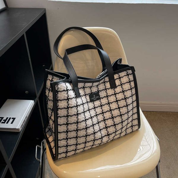 college student classroom bag women's new fashion versatile shoulder bag commuter baby mom large capacity handheld tote bag
college student classroom bag women's new fashion versatile shoulder bag commuter baby mom large capacity handheld tote bag