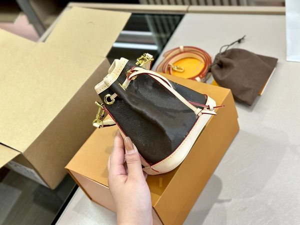 2023 new mini bucket bag luxury designer cross shoulder handbag women's fashion leather handbag
2023 new mini bucket bag luxury designer cross shoulder handbag women's fashion leather handbag