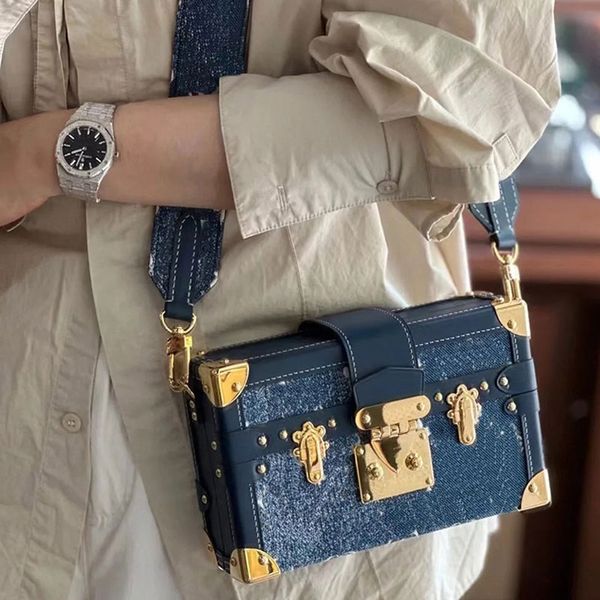 trunk box shoulder bags women crossbody handbag purse canvas genuine leather round flower pattern removable strap three-dimensional handbags
trunk box shoulder bags women crossbody handbag purse canvas genuine leather round flower pattern removable strap three-dimensional handbags