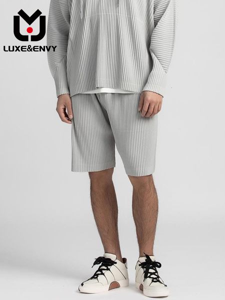 men's shorts luxe original pleated loose high fashion casual stripe 2023 230715, White;black
men's shorts luxe original pleated loose high fashion casual stripe 2023 230715, White;black