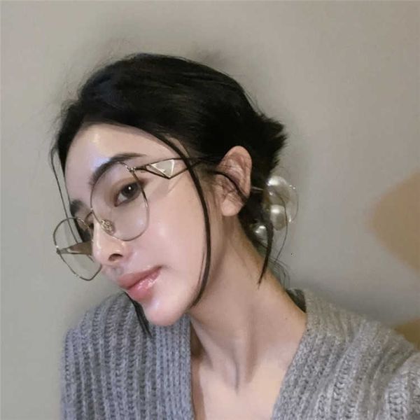 designer triangular signature sunglasses p's new fashionable metal triangle polygon and the same spr57y with logo box, White;black
designer triangular signature sunglasses p's new fashionable metal triangle polygon and the same spr57y with logo box, White;black