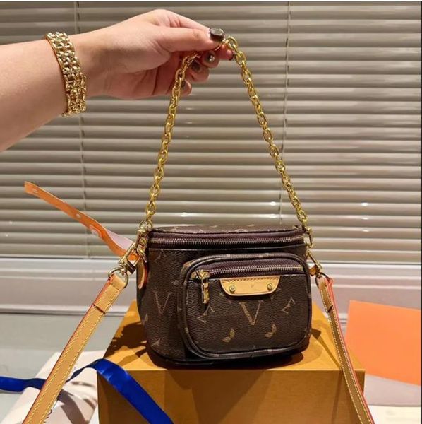 fanny pack designer bag luxury belt bag leather material fanny pack chain design waist bag temperament versatile style gift bovery good luxu
fanny pack designer bag luxury belt bag leather material fanny pack chain design waist bag temperament versatile style gift bovery good luxu