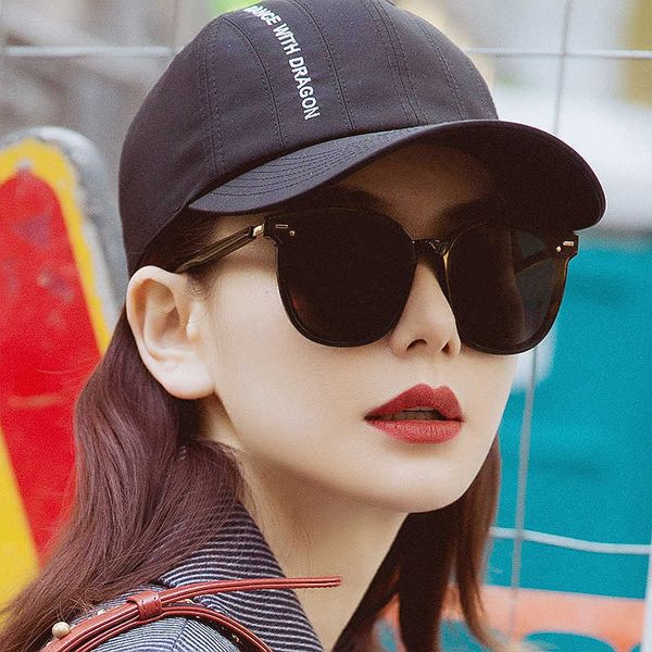 new gm men polarized light trendy sunglasses for women with uv protection korean version of star matching glasses, White;black
new gm men polarized light trendy sunglasses for women with uv protection korean version of star matching glasses, White;black