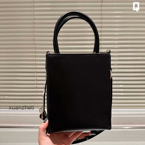 women's classic ladies tote totes 2023 single shoulder women mobile bags designer letter loewsbag bag crossbody leather large capacity
women's classic ladies tote totes 2023 single shoulder women mobile bags designer letter loewsbag bag crossbody leather large capacity