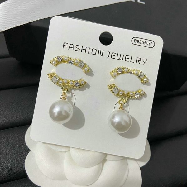 12 Style Designer Earrings Luxury Pearl Earrings Women Temperament Elegant Letter Stud Earring Fashion Jewelry Party Gift
12 Style Designer Earrings Luxury Pearl Earrings Women Temperament Elegant Letter Stud Earring Fashion Jewelry Party Gift