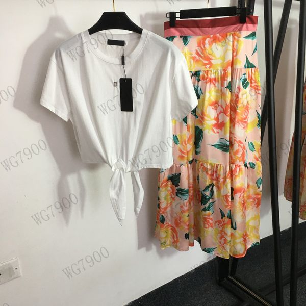 deisgner womens skirts sets white t shirts orange pleated skirts tie up waist short sleeve t-shirt floral print high waist skirt brand femal
deisgner womens skirts sets white t shirts orange pleated skirts tie up waist short sleeve t-shirt floral print high waist skirt brand femal