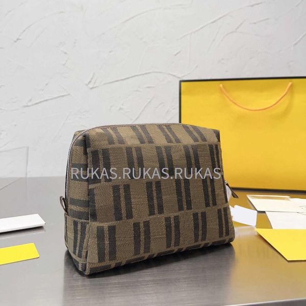 2023 vintage toiletry bag compact fashion classic stripe design travel essential convenience and convenience makeup bag small purse 0172
2023 vintage toiletry bag compact fashion classic stripe design travel essential convenience and convenience makeup bag small purse 0172