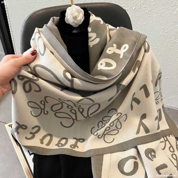 autumn and winter 2022 new luojia graffiti letter simple classic cashmere scarf cape, Blue;gray
autumn and winter 2022 new luojia graffiti letter simple classic cashmere scarf cape, Blue;gray