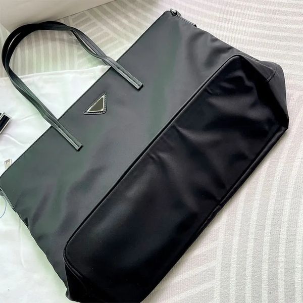 designer tote bag fashion nylon shopping bag mens womens large capacity handbags outdoor triangle outdoor shoulder crossbody bags business, Black;red
designer tote bag fashion nylon shopping bag mens womens large capacity handbags outdoor triangle outdoor shoulder crossbody bags business, Black;red