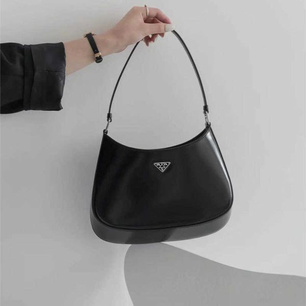 family p's armpit women's leather shiny leather small high-end shoulder versatile bag women
family p's armpit women's leather shiny leather small high-end shoulder versatile bag women
