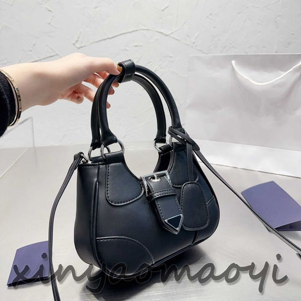 luxury high version shoulder bag handbag designer underarm bag crossbody bag solid color bag classic triangle logo casual fashion v104043 
luxury high version shoulder bag handbag designer underarm bag crossbody bag solid color bag classic triangle logo casual fashion v104043