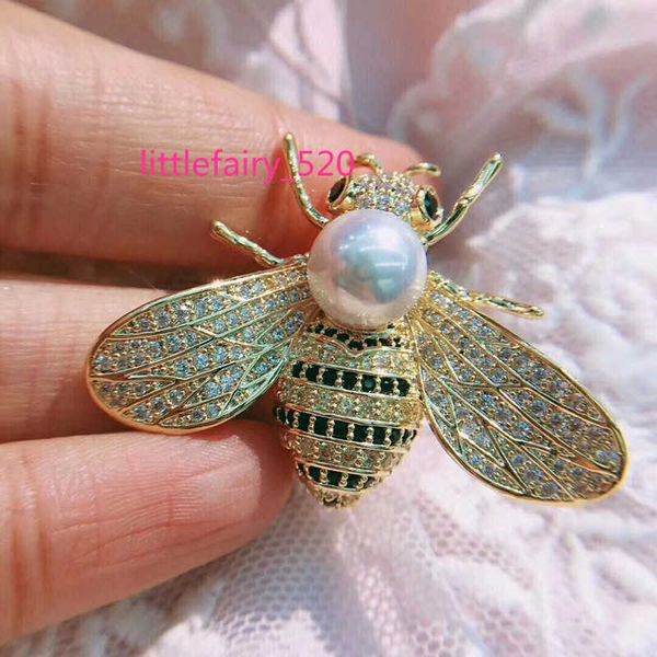 pins brooches cute bees designer brooches pins with luxury pearl shining crystal for women fashion coat brooch jewelry wholesale, Gray
pins brooches cute bees designer brooches pins with luxury pearl shining crystal for women fashion coat brooch jewelry wholesale, Gray