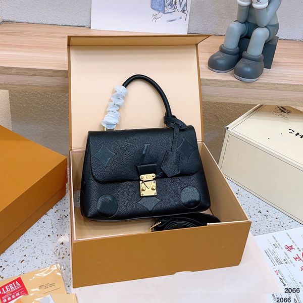 woman madeleine bb lock type handbag embossed leather designers messenger bag adjustable strap commuting bag m45977
woman madeleine bb lock type handbag embossed leather designers messenger bag adjustable strap commuting bag m45977