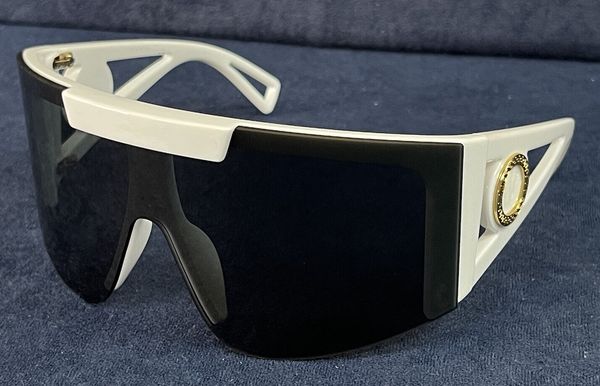luxury design sunglasses for women fashion plastic shield sunglasses uv protection big connection lens frameless come with package, White;black
luxury design sunglasses for women fashion plastic shield sunglasses uv protection big connection lens frameless come with package, White;black