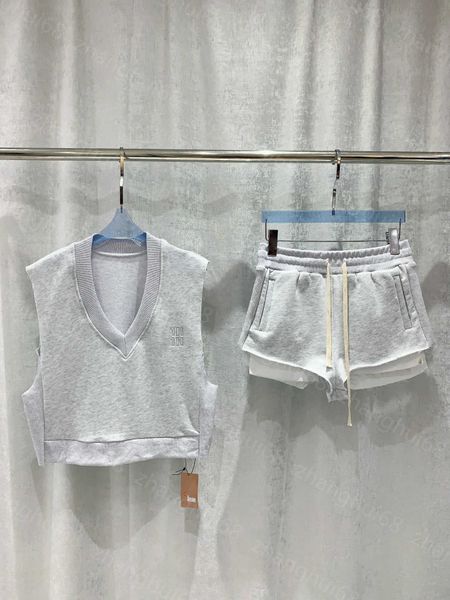 23ss casual suit women shorts sets womens designer clothing v-neck thread stitch embroidery letter logo sleeveless vest elastic waist shorts, White
23ss casual suit women shorts sets womens designer clothing v-neck thread stitch embroidery letter logo sleeveless vest elastic waist shorts, White