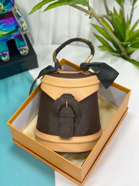 luxury fashion designer bucket bag classic canvas cut with original leather style romantic trendy small exquisite hand messenger bag
luxury fashion designer bucket bag classic canvas cut with original leather style romantic trendy small exquisite hand messenger bag