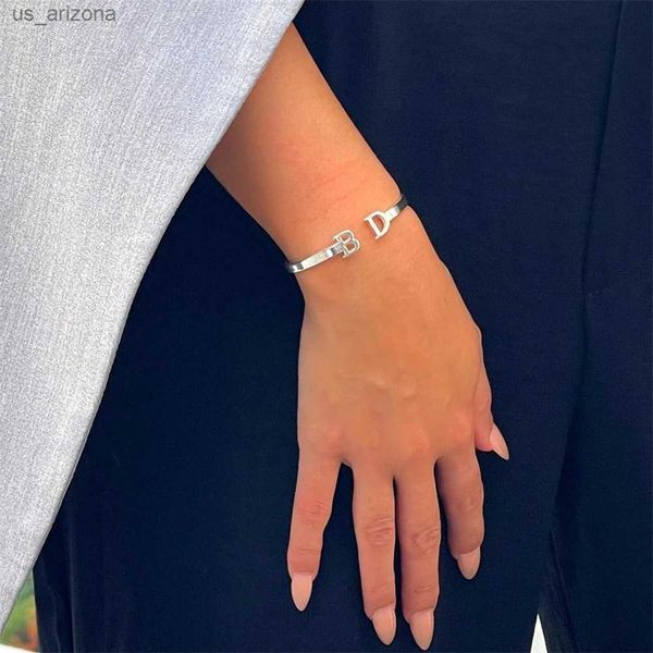 custom letter bracelets for women stainless steel name initials adjustable open bangle charm temperament cuff wrist jewelry l230620, Golden;silver
custom letter bracelets for women stainless steel name initials adjustable open bangle charm temperament cuff wrist jewelry l230620, Golden;silver