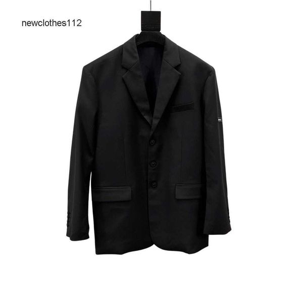 the high version b family black minimalist suit is made of wool blended and finely cut making it versatile and suitable for both men and wom, Black;brown
the high version b family black minimalist suit is made of wool blended and finely cut making it versatile and suitable for both men and wom, Black;brown