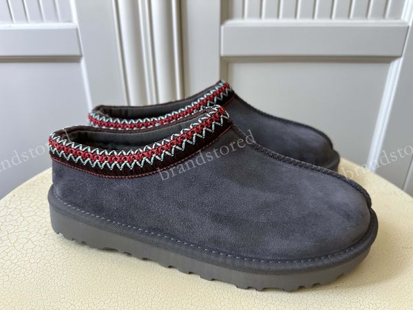 luxury designer snow boot women boot men boot wg short winter boot ethnic style classic warm flat shoes with box, Black
luxury designer snow boot women boot men boot wg short winter boot ethnic style classic warm flat shoes with box, Black