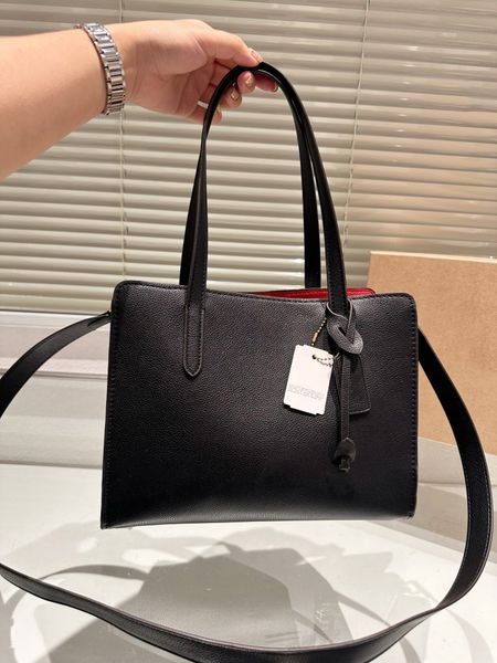 large-capacity travelling tote handbag women luxurys designers classic letter shoulder bags designer packback for ladies
large-capacity travelling tote handbag women luxurys designers classic letter shoulder bags designer packback for ladies