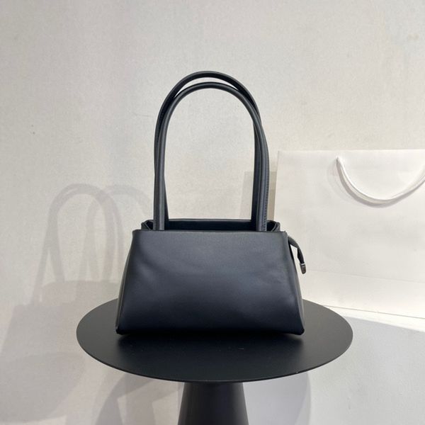 2023 new underarm bag: fashionable and versatile, high grade, hand bill of ladle, shoulder bag, women's bag, small square bag
2023 new underarm bag: fashionable and versatile, high grade, hand bill of ladle, shoulder bag, women's bag, small square bag