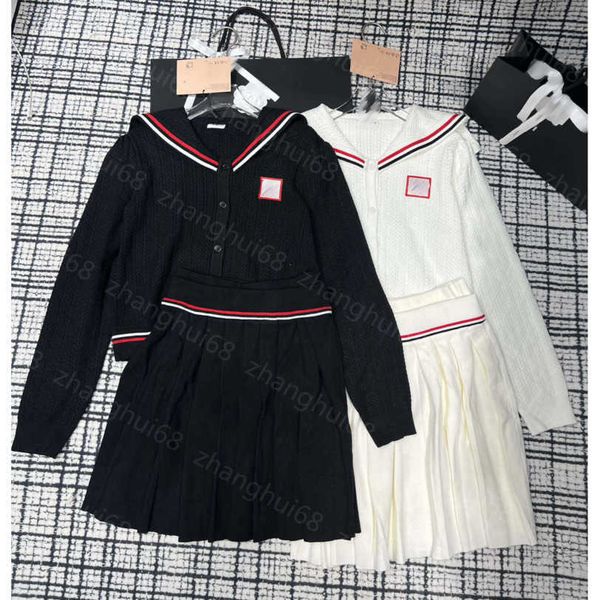 23ss womens designer clothing skirt set navy collar red and black border line long sleeve knitted cardigan coat pleated knitted skirt sets w, White
23ss womens designer clothing skirt set navy collar red and black border line long sleeve knitted cardigan coat pleated knitted skirt sets w, White