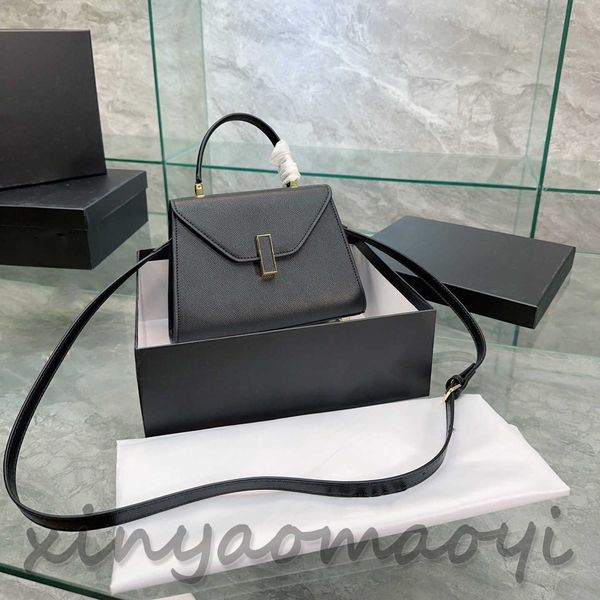 low-key luxury classic simple mini small square bag designer luxury brand handbag hold bag version multi-color optional v104046
low-key luxury classic simple mini small square bag designer luxury brand handbag hold bag version multi-color optional v104046
