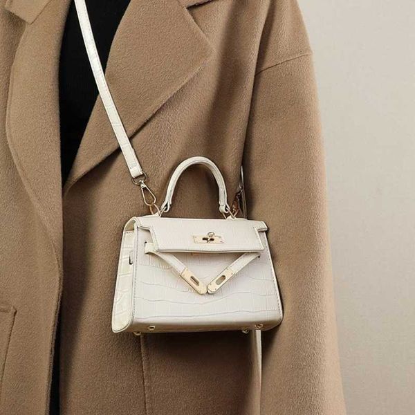 designer kelys tote bag quality light high luxury thousand gold 2023 new handheld small women's one shoulder crossbody french styleesag
designer kelys tote bag quality light high luxury thousand gold 2023 new handheld small women's one shoulder crossbody french styleesag