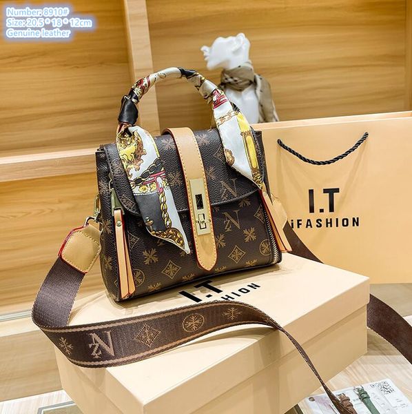 factory wholesale ladies shoulder bag 2 colors classic retro letter printed handbags elegant leather scarf handbag popular double zipper wom
factory wholesale ladies shoulder bag 2 colors classic retro letter printed handbags elegant leather scarf handbag popular double zipper wom