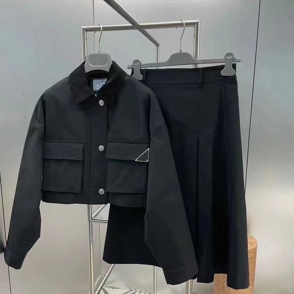 spring women triangle label lapel shirt long skirt suit, nylon recycled fabric, coat short cool tooling shirt, over the knee skirt, tooling, White
spring women triangle label lapel shirt long skirt suit, nylon recycled fabric, coat short cool tooling shirt, over the knee skirt, tooling, White