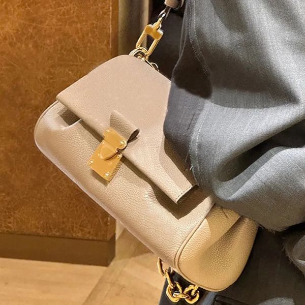 2023 designer chain bag long bag women crossbody shoulder underarm bags luxury handbag tote small purse canvas genuine leather gold hardware
2023 designer chain bag long bag women crossbody shoulder underarm bags luxury handbag tote small purse canvas genuine leather gold hardware