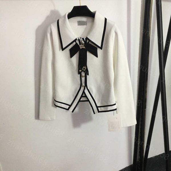 23ss womens designer clothing womens knits diamond-encrusted hardware decorated bow tie lapel long sleeve knitted cardigan womens clothes, White
23ss womens designer clothing womens knits diamond-encrusted hardware decorated bow tie lapel long sleeve knitted cardigan womens clothes, White