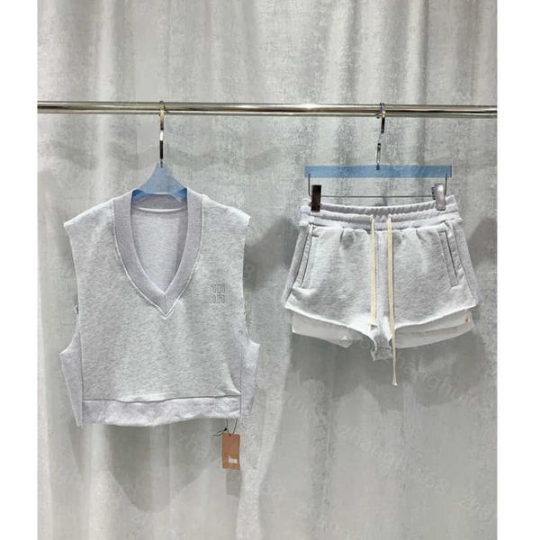 23ss casual suit women shorts sets womens designer clothing v-neck thread stitch embroidery letter logo sleeveless vest elastic waist shorts, White
23ss casual suit women shorts sets womens designer clothing v-neck thread stitch embroidery letter logo sleeveless vest elastic waist shorts, White