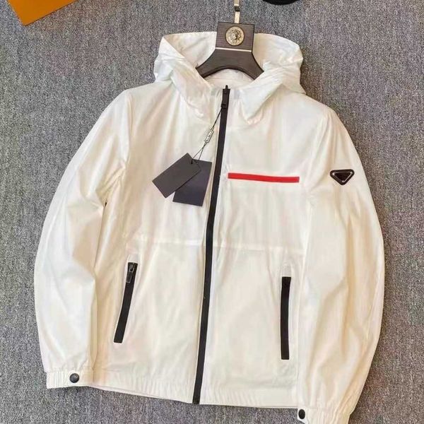 spring and summer men's hooded nylon sunscreen coat, nylon touch soft silky, summer cool sunscreen is not close-fitting, classic casual, Black;brown
spring and summer men's hooded nylon sunscreen coat, nylon touch soft silky, summer cool sunscreen is not close-fitting, classic casual, Black;brown