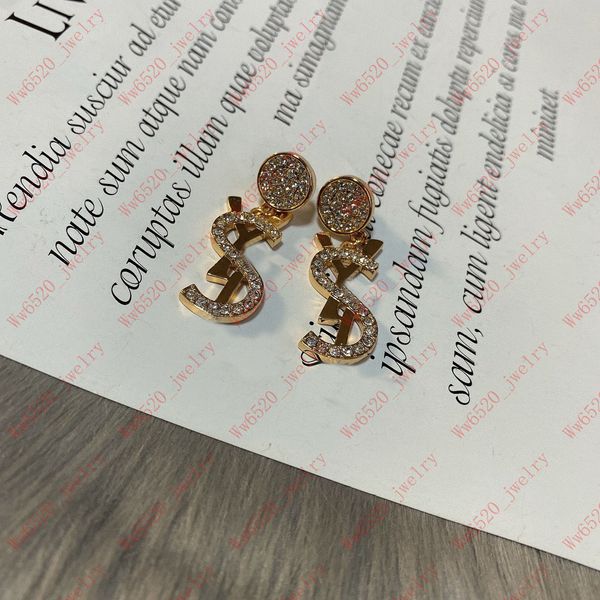 pop gold diamond-studded earrings feminine glamour monogram earrings designer earrings are very dazzling at banquets and ball parties, Golden
pop gold diamond-studded earrings feminine glamour monogram earrings designer earrings are very dazzling at banquets and ball parties, Golden