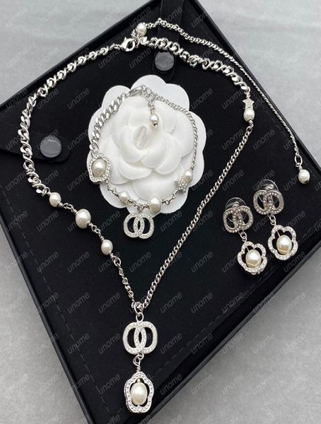 fashion pearl earrings set for women c earring luxurys designers heart necklace earrings jewelry choker with box d2111303z7628051, Black
fashion pearl earrings set for women c earring luxurys designers heart necklace earrings jewelry choker with box d2111303z7628051, Black