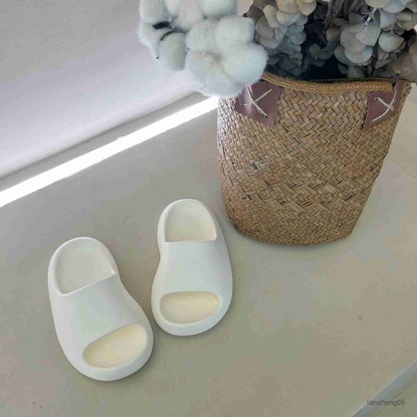 slipper 2023 spring new children' slippers solid color multi-function boys and girls' slippers children' household anti-ski, Black;grey
slipper 2023 spring new children' slippers solid color multi-function boys and girls' slippers children' household anti-ski, Black;grey