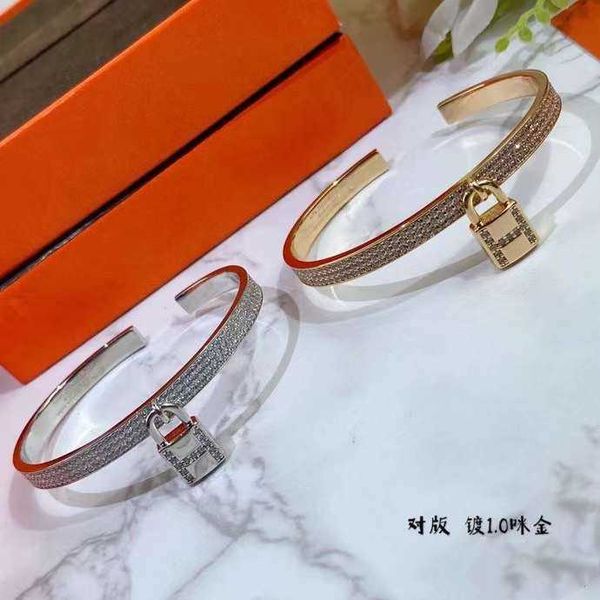 designer hemrres bracelet new kelys inlaid full diamond h lock head key hanger v gold plated 18k sky star pig nose kvg4, Black
designer hemrres bracelet new kelys inlaid full diamond h lock head key hanger v gold plated 18k sky star pig nose kvg4, Black