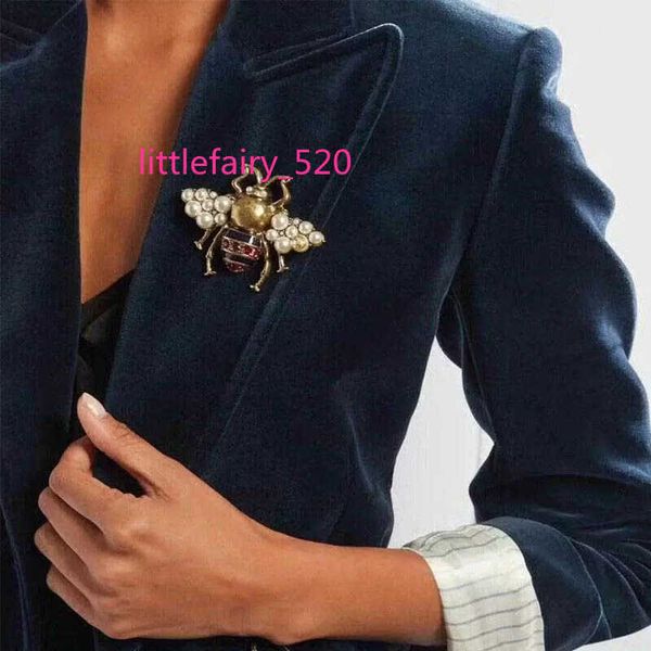 pins brooches retro gold color rhinestone bee brooch pin pearl flying insect brooches for women and men honeybee corsage clothes broach h101, Gray
pins brooches retro gold color rhinestone bee brooch pin pearl flying insect brooches for women and men honeybee corsage clothes broach h101, Gray