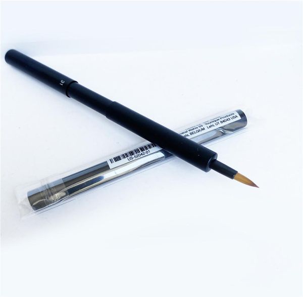 retractable lip brush n°31 the perfect tool for applying lipstick and gloss synthetic hair makeup brush9601054
retractable lip brush n°31 the perfect tool for applying lipstick and gloss synthetic hair makeup brush9601054