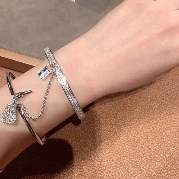 designer hemrres bracelet full h family diamond light luxury 925 sterling silver plated 18k gold key lock head letter pig nose double women&, Black
designer hemrres bracelet full h family diamond light luxury 925 sterling silver plated 18k gold key lock head letter pig nose double women&, Black