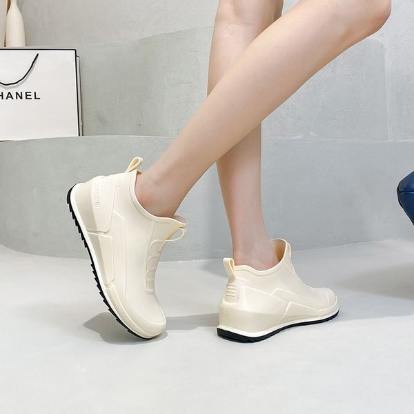 rain boots designer boot waterproof lady short nonslip water proof shoes thicksoled rubber shoe 2023 230718, Black;red
rain boots designer boot waterproof lady short nonslip water proof shoes thicksoled rubber shoe 2023 230718, Black;red