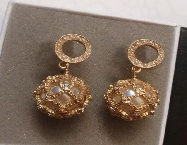 new fashion gold cz pearl stud earrings for lady women party wedding lovers gift engagement jewelry for bride with box9236626, Golden;silver
new fashion gold cz pearl stud earrings for lady women party wedding lovers gift engagement jewelry for bride with box9236626, Golden;silver