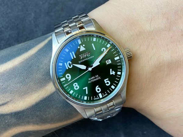 luxury iwc pilot watch 10ur mechanical automatic wristwatch black dial date uhr leather strap with box montre luxe, Slivery;golden
luxury iwc pilot watch 10ur mechanical automatic wristwatch black dial date uhr leather strap with box montre luxe, Slivery;golden