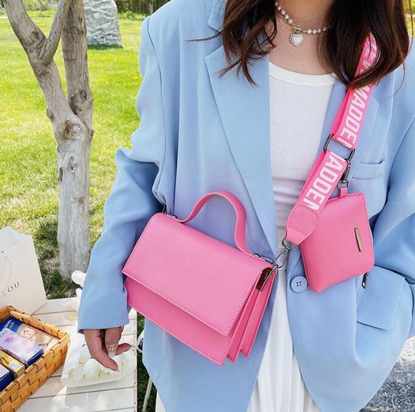 2023 new designer shoulder bag crossbody tote women classic handbag purse luxury shopping wallet casual capacity handbags fashion bags, Red;black
2023 new designer shoulder bag crossbody tote women classic handbag purse luxury shopping wallet casual capacity handbags fashion bags, Red;black