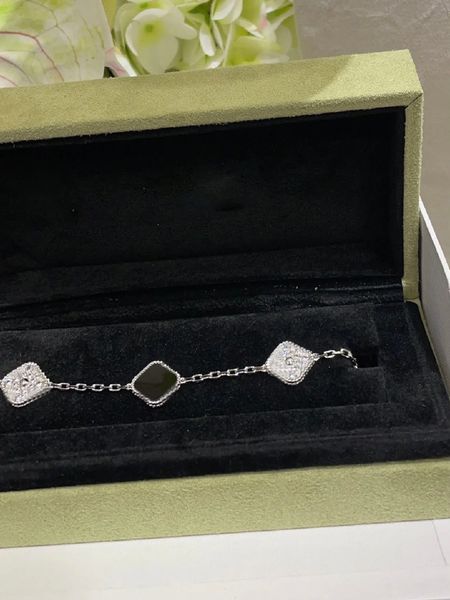 designer bracelet chic silver flower diamond chain fashion four-leaf clover jewelry 925 men women wholesale birthday gift exquisite wedding, Golden;silver
designer bracelet chic silver flower diamond chain fashion four-leaf clover jewelry 925 men women wholesale birthday gift exquisite wedding, Golden;silver