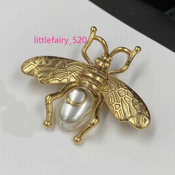 pins brooches luxury designer fashion pins brooches brass material no fading small bee brooch male female same style, Gray
pins brooches luxury designer fashion pins brooches brass material no fading small bee brooch male female same style, Gray